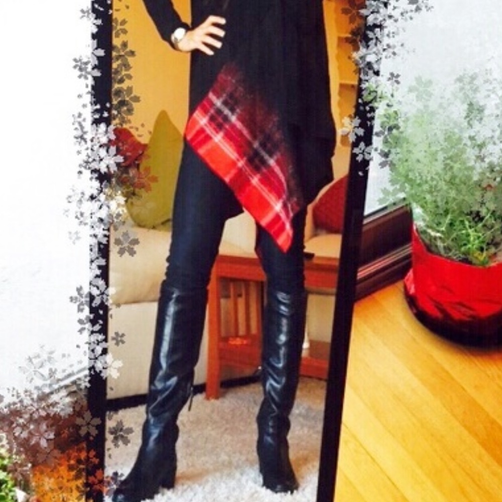 Gorgeous black leather boots riding boots with Box